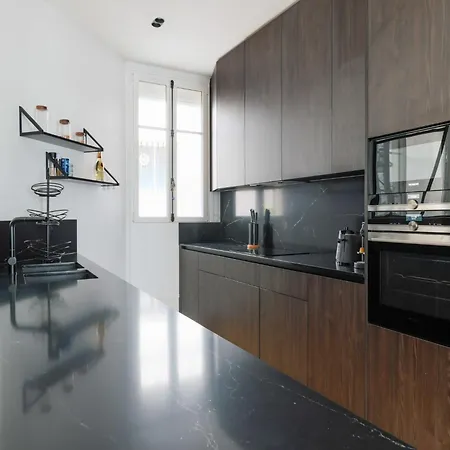 Apartment Spacious With Air Conditioning Near Arc Triomphe Paris