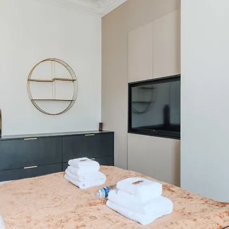 Apartment Spacious With Air Conditioning Near Arc Triomphe *