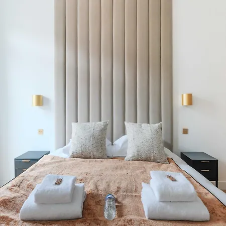 Apartment Spacious With Air Conditioning Near Arc Triomphe